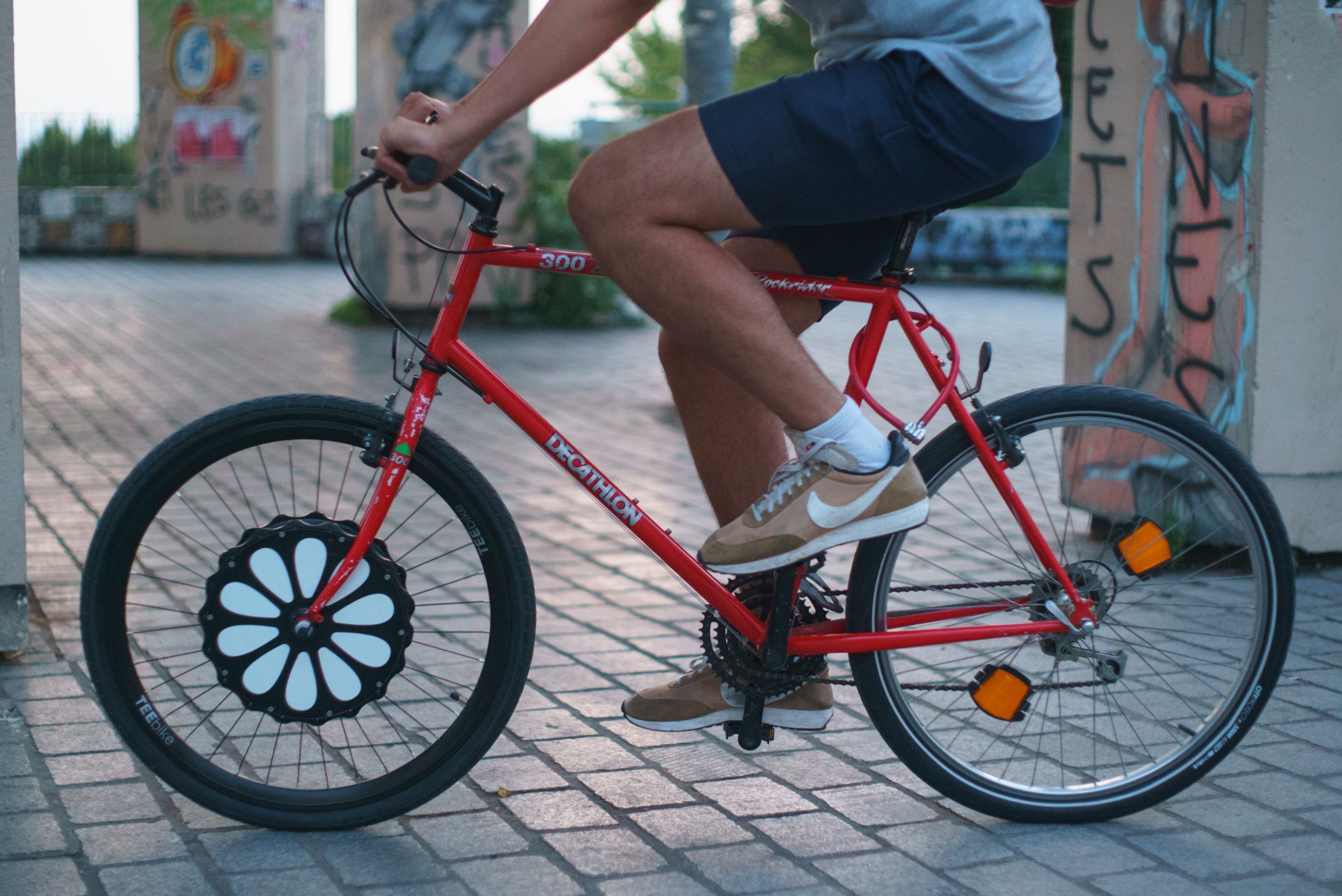 Red bike with electric wheel Teebike