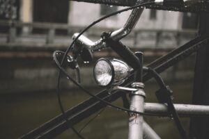 Bien s’équiper pour faire du vélo sous la pluie